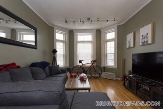 1874 Commonwealth Ave, Unit 1 in Boston, MA - Building Photo - Building Photo