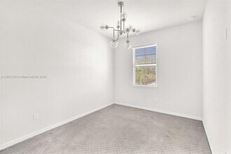 5040 Eucalyptus Dr in Hollywood, FL - Building Photo - Building Photo