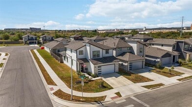 105 New Hvn St in San Marcos, TX - Building Photo - Building Photo