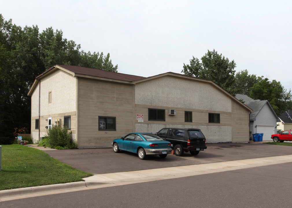 533 3rd Ave SW in Cambridge, MN - Building Photo