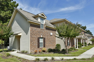 The Retreat at Garden Lake Apartments