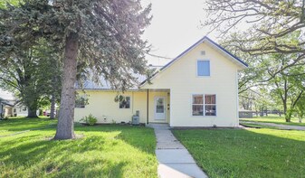 1505 Irving St, Unit Lower Unit in Alexandria, MN - Building Photo