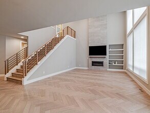 24349 NE 27th Pl in Sammamish, WA - Foto de edificio - Building Photo