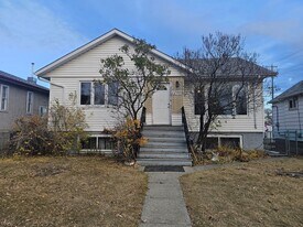 12905-12972 72 St NW in Edmonton, AB - Building Photo