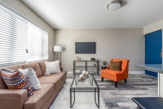 LA Living in Cincinnati, OH - Building Photo - Interior Photo