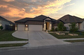 3808 Sandhill Crane Dr in Pflugerville, TX - Foto de edificio - Building Photo