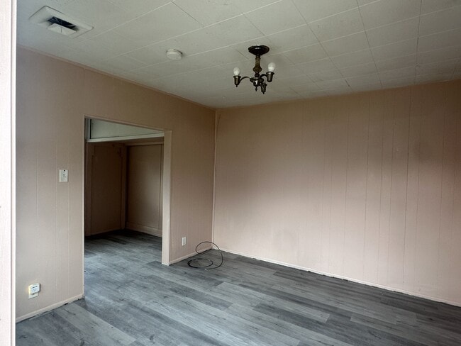 property at 527 W Hugus St
