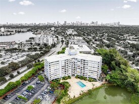 1300 NE Miami Gardens Dr, Unit 512E in Miami, FL - Building Photo