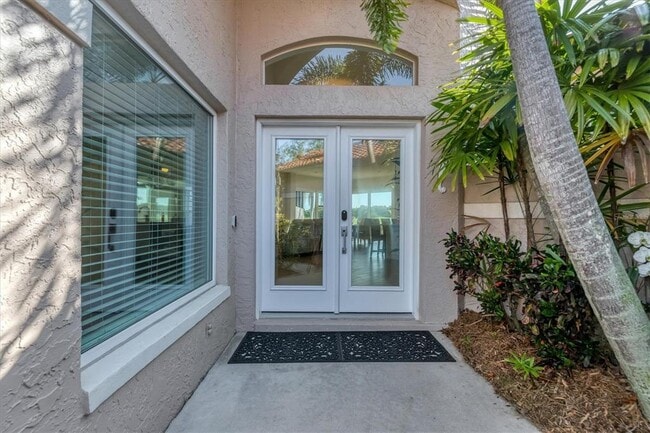 7317 Regina Royale Blvd in Sarasota, FL - Building Photo - Building Photo