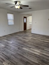 1103 37th Street Ct in Moline, IL - Foto de edificio - Building Photo
