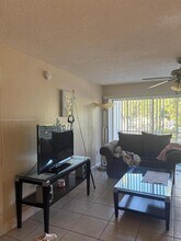 4235 N University Dr in Sunrise, FL - Foto de edificio - Building Photo
