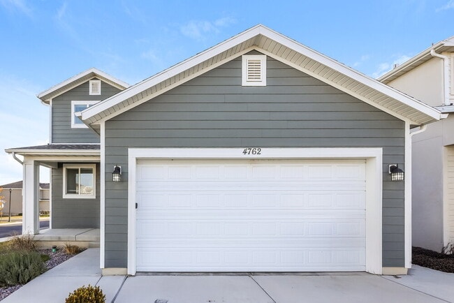 property at 4762 E Lk Cor Dr