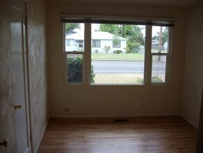 2010 W 18th Ave in Eugene, OR - Building Photo - Building Photo