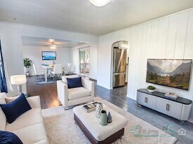 612 S Main Ave in Warrenton, OR - Building Photo