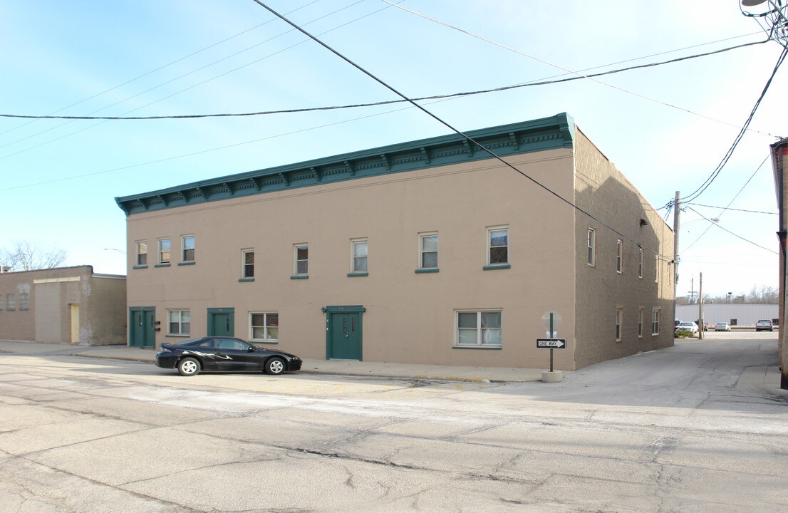 110-116 E Prairie St in Marengo, IL - Building Photo