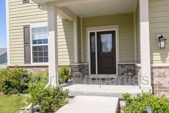 W242N5663 Simona Dr in Sussex, WI - Building Photo - Building Photo