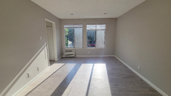 1818 N New Hampshire Ave in Los Angeles, CA - Building Photo - Building Photo