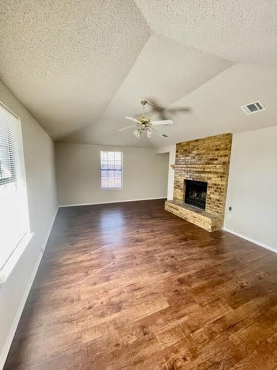 2205 Kirby Lee St in Woodway, TX - Building Photo