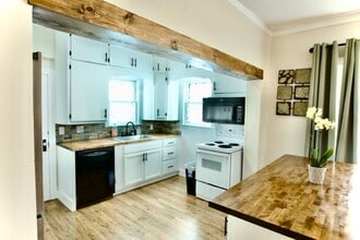 707 Saint Marys St in Ellis, KS - Building Photo - Building Photo