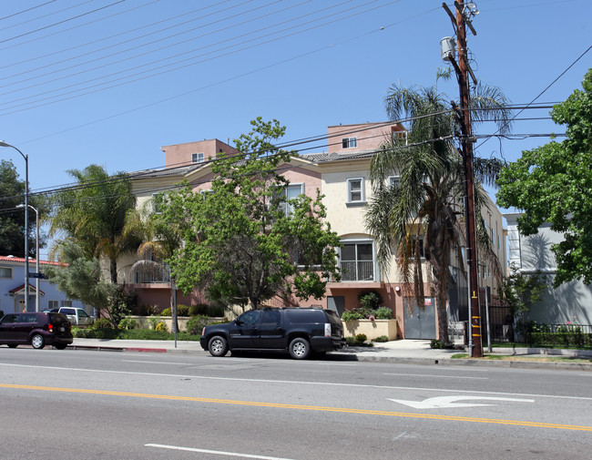 6601 Woodley Ave in Van Nuys, CA - Building Photo - Building Photo