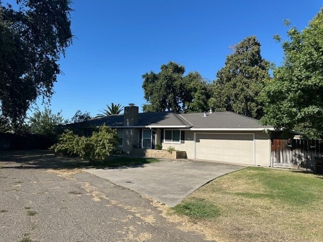 1149 Rivara Rd in Stockton, CA - Foto de edificio