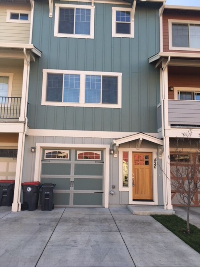 820 Overcup St in Medford, OR - Building Photo - Building Photo
