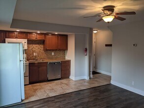 3569 Kenbrooke Ct in Kalamazoo, MI - Building Photo - Building Photo