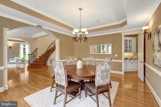 829 Golden Arrow St in Great Falls, VA - Building Photo - Building Photo