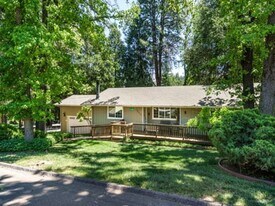 19571 Chaffee Cir in Groveland, CA - Building Photo