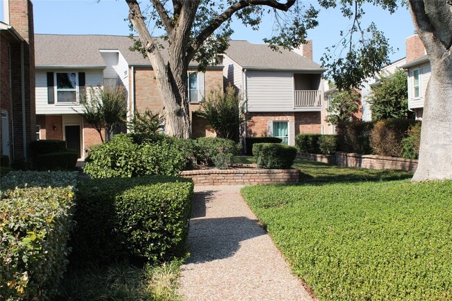 5976 Woodway Place Ct