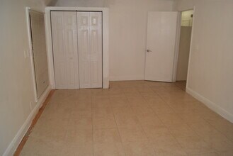 1941 Pierce St, Unit Cute 2 BR House Hollywood in Hollywood, FL - Building Photo - Building Photo