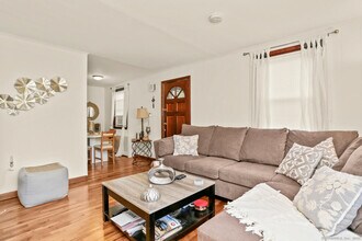 82 Garden Dr in Fairfield, CT - Building Photo - Building Photo