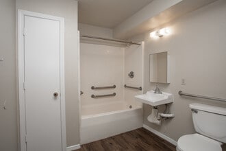 Western Yarbrough Apartments in El Paso, TX - Foto de edificio - Interior Photo