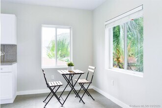 437 NE 69th St-Unit -1 in Miami, FL - Building Photo - Building Photo