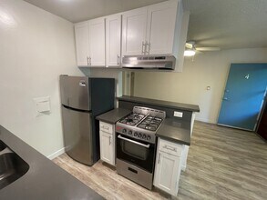 25 Navy St, Unit 4 in Los Angeles, CA - Building Photo - Building Photo