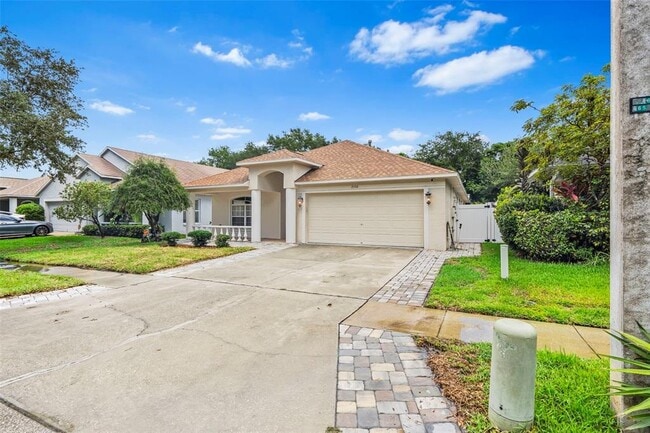 15316 Lake Bella Vista Dr in Tampa, FL - Building Photo - Building Photo