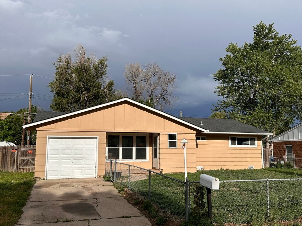 1621 Widefield Dr in Colorado Springs, CO - Building Photo