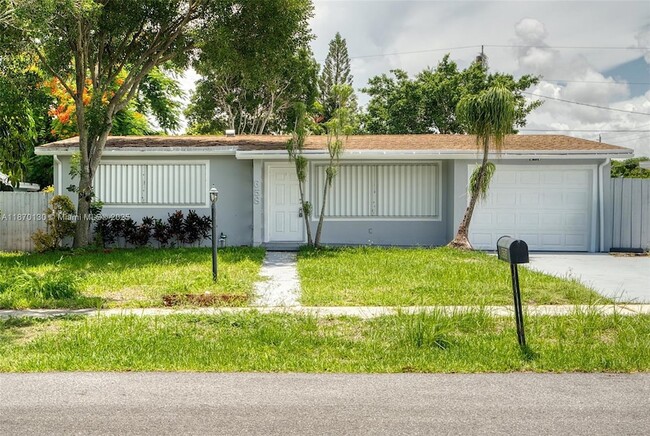 658 SW 1st Ct