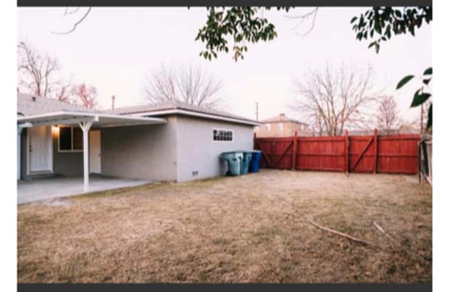 4888 E Carmen Ave in Fresno, CA - Building Photo - Building Photo