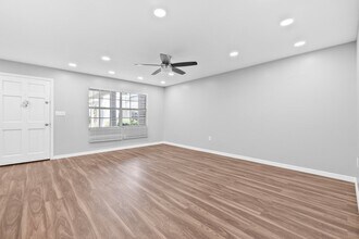 4325 Aegean Dr, Unit 106B in Tampa, FL - Foto de edificio - Building Photo