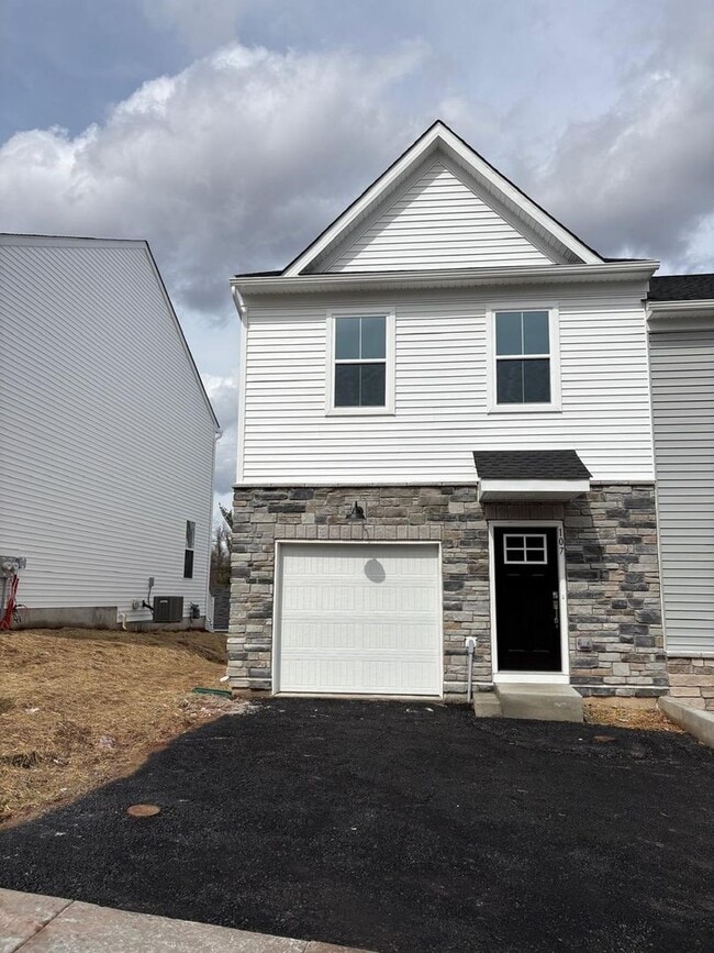 107 Abramo Victor Dr in Downingtown, PA - Foto de edificio - Building Photo