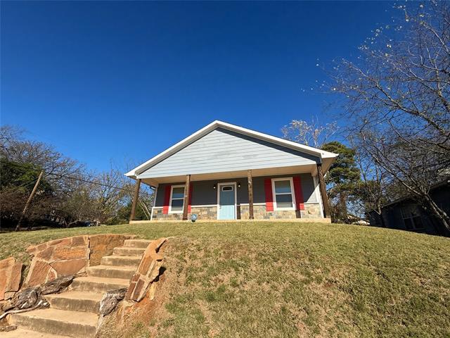 property at 1231 W Chestnut St