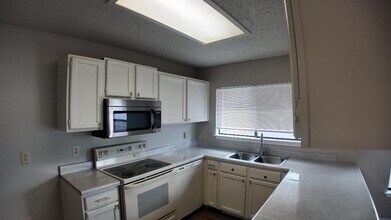 7503 Longing Trail in San Antonio, TX - Building Photo - Building Photo