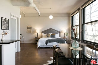 108 W 2nd St, Unit 314 in Los Angeles, CA - Building Photo - Building Photo