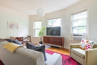 1320 SE 28th Ave, Unit Lower in Portland, OR - Foto de edificio - Building Photo