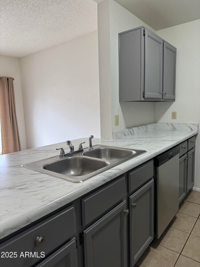4114 E Union Hills Dr in Phoenix, AZ - Building Photo - Building Photo