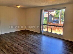 947 E Augusta Ave in Spokane, WA - Building Photo - Building Photo