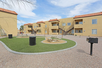 Ridge Falls Apartments in Las Vegas, NV - Building Photo - Building Photo