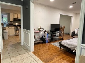 33 Pilgrim Dr in Port Jefferson, NY - Building Photo - Building Photo