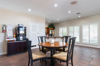 The Pointe in El Paso, TX - Building Photo - Interior Photo